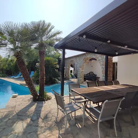 A Casa Di Ficu à 14kms D'ajaccio Et Des Plages Avec Piscine Jacuzzi Pétanque Sans Vis à Vis Peri