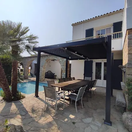A Casa Di Ficu à 14kms D'ajaccio Et Des Plages Avec Piscine Jacuzzi Pétanque Sans Vis à Vis Peri