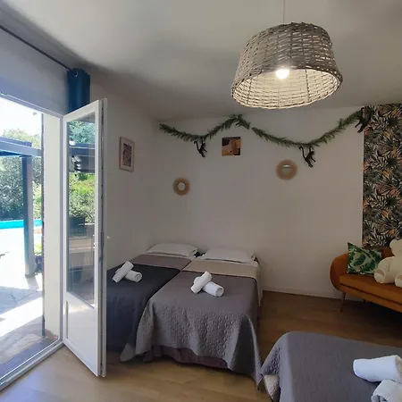 A Casa Di Ficu à 14kms D'ajaccio Et Des Plages Avec Piscine Jacuzzi Pétanque Sans Vis à Vis Peri