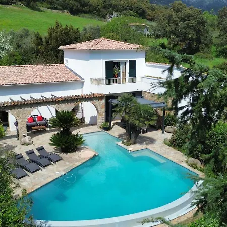 A Casa Di Ficu A 14kms D'ajaccio Et Des Plages Avec Piscine Jacuzzi Petanque Sans Vis A Vis