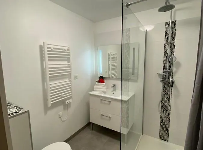 Villa A Casa Di Ficu A 14kms D'ajaccio Et Des Plages Avec Piscine Jacuzzi Petanque Sans Vis A Vis Peri