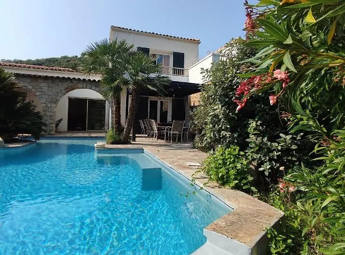 A Casa Di Ficu A 14kms D'ajaccio Et Des Plages Avec Piscine Jacuzzi Petanque Sans Vis A Vis Villa Peri