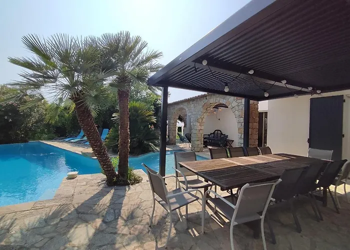 A Casa Di Ficu A 14kms D'ajaccio Et Des Plages Avec Piscine Jacuzzi Petanque Sans Vis A Vis Peri