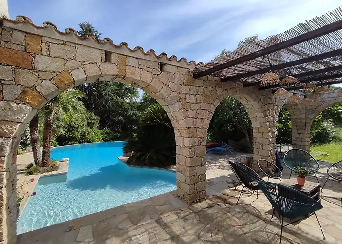 A Casa Di Ficu A 14kms D'ajaccio Et Des Plages Avec Piscine Jacuzzi Petanque Sans Vis A Vis Villa Peri